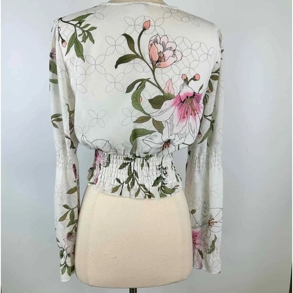 Guess Long Sleeve Blouse Women’s Size Small V Neck Ruched Crop Shirt - Picture 7 of 15